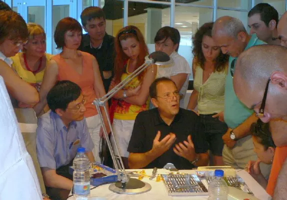 Bild: Fortbildung und Innovation in Zahmedizin und Zahntechnik: Bericht zum internationalen SKY-Meeting von bredent