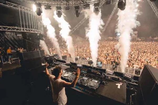 ELATION Proteus Hybrid für die NATURE ONE Bild: ELATION Proteus Hybrid für die NATURE ONE