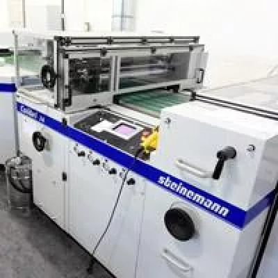 Investition in die Zukunft mit 12 Mio. – im Bereich UV-Lack bietet Saxoprint.de größtes Portfolio Bild: Investition in die Zukunft mit 12 Mio. – im Bereich UV-Lack bietet Saxoprint.de größtes Portfolio