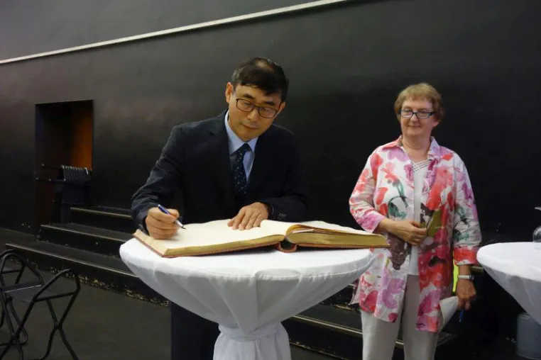 Antrittsbesuch des südkoreanischen Generalkonsuls im Gutenberg-Museum Mainz Bild: Antrittsbesuch des südkoreanischen Generalkonsuls im Gutenberg-Museum Mainz