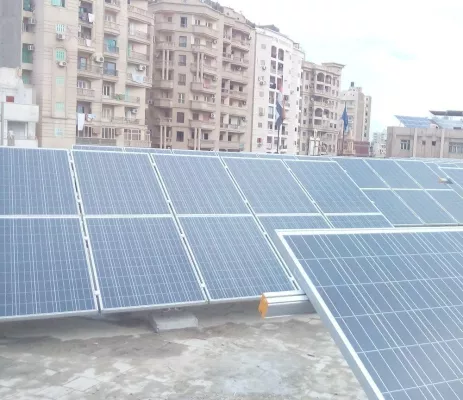 Bild: Ägyptische Behörde nutzt jährlich 275.000 kWh Sonnenstrom aus Luxor Solar Modulen