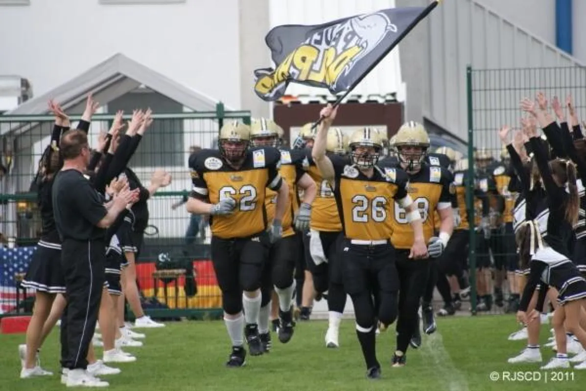Foto: Bald starten sie in die Saison 2011 - Die American Footballer des AFC Paderborn Dolphins.