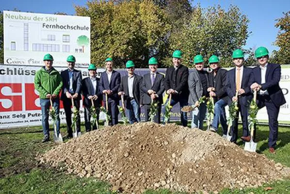 Bild: Spatenstich für das Verwaltungsgebäude der SRH Fernhochschule