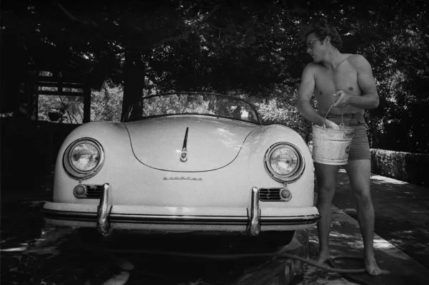 Bild: Fotoausstellung "Porsche People" | 5.12.19 - 7.03.20 | CAPITIS Studios / Berlin