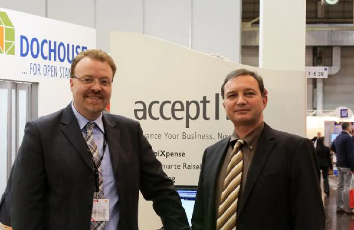 acceptIT-Geschäftsführer Stefan Lage und DOCHOUSE-Geschäftsführer Wolfgang Brugger auf der CRM-expo