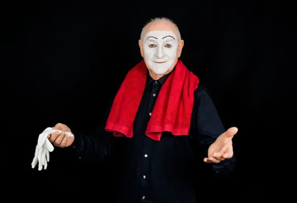 Die Magie der Stille / Carlos Martínez verabschiedet sich mit dem Programm „Zugabe!“ von der großen Bühne Bild: Die Magie der Stille / Carlos Martínez verabschiedet sich mit dem Programm „Zugabe!“ von der großen Bühne