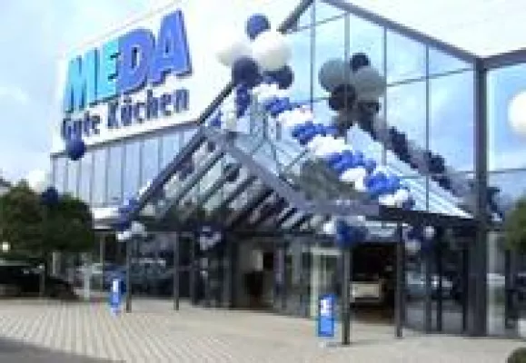 Bild: MEDA bringt ganz Köln zum Kochen: Größter Einbauküchen Fachmarkt Europas wird „überrannt”