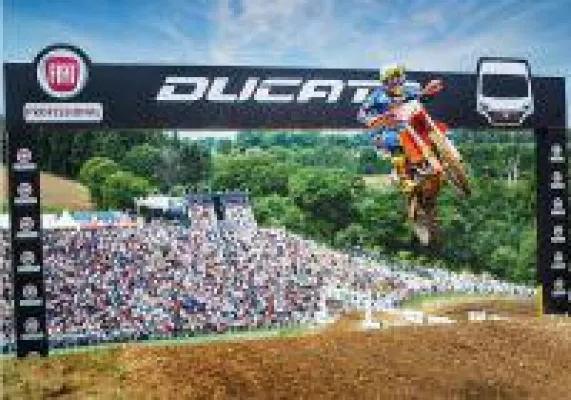 Fiat Professional Markenbotschafter Tony Cairoli ist zum neunten Mal Motocross-Weltmeister Bild: Fiat Professional Markenbotschafter Tony Cairoli ist zum neunten Mal Motocross-Weltmeister