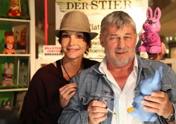 Bild: Heinz Hoenig Stiftung: Stars versteigerten Charity-Osterhasen