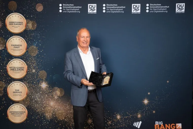 Idsteiner Business - Trainer erhält in Berlin besondere Auszeichnung der Wirtschaft! Bild: Idsteiner Business - Trainer erhält in Berlin besondere Auszeichnung der Wirtschaft!