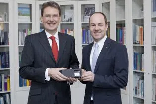 „Goldene Zeiten“ - Mandat unterstützt Bundeskonferenz der Wirtschaftsjunioren 2015 in Dortmund Bild: „Goldene Zeiten“ - Mandat unterstützt Bundeskonferenz der Wirtschaftsjunioren 2015 in Dortmund