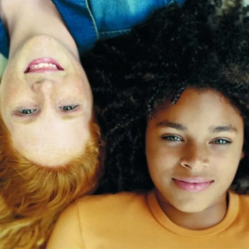 Der Wettbewerb JUGEND HILFT! fördert und zeichnet soziales Engagement von Kindern und Jugendlichen aus.