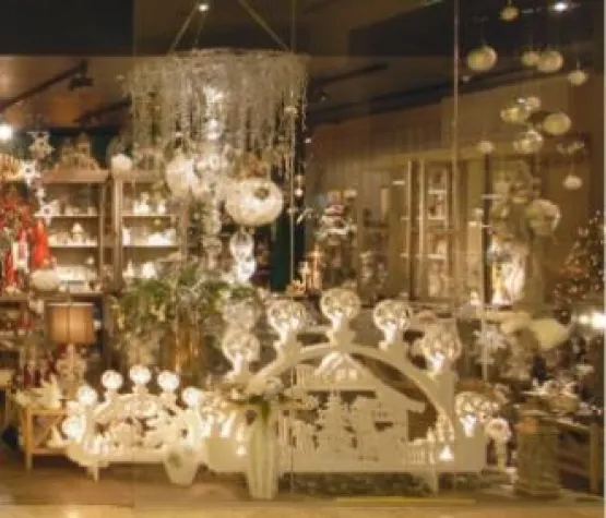 Bild: Weisse Outdoor-Schibbögen im Stracoland