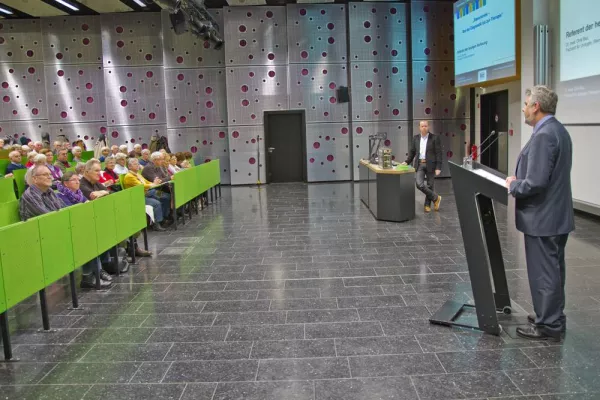 Bild: Experte für medikamentöse Tumortherapie erläuterte Ursachen und Behandlungsmöglichkeiten