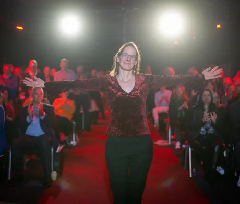 Bild: Christina Bolte überzeugt beim Internationalen Speaker Slam: Vom Jakobsweg fürs Business lernen