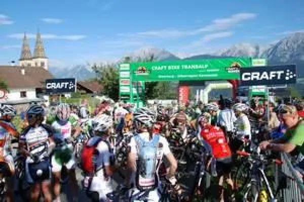Bild: Traumhafte Bedingungen für Mountainbiker bei der Bike Transalp 2011