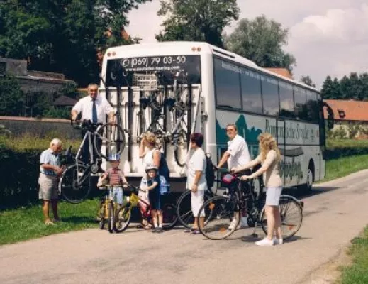 Bild: Radfahren und Wandern entlang der Romantischen Straße