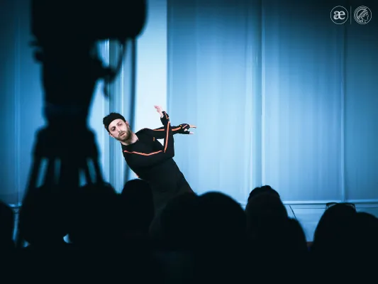 Zeitgenössischer Tanz: Begeisterung für ein besonderes Genre Bild: Zeitgenössischer Tanz: Begeisterung für ein besonderes Genre