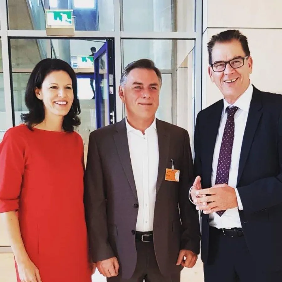 Bild 1: (von links nach rechts) Dr. Katja Leikert, Hans-Georg Bayer, Dr. Gerd Müller