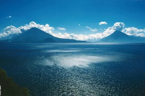 Bild: Der Atitlan-See - Kandidat für die 7 neuen Naturwunder