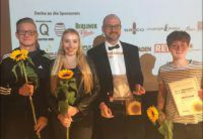 CCVOSSEL als vorbildlicher Ausbildungsbetrieb ausgezeichnet Bild: CCVOSSEL als vorbildlicher Ausbildungsbetrieb ausgezeichnet