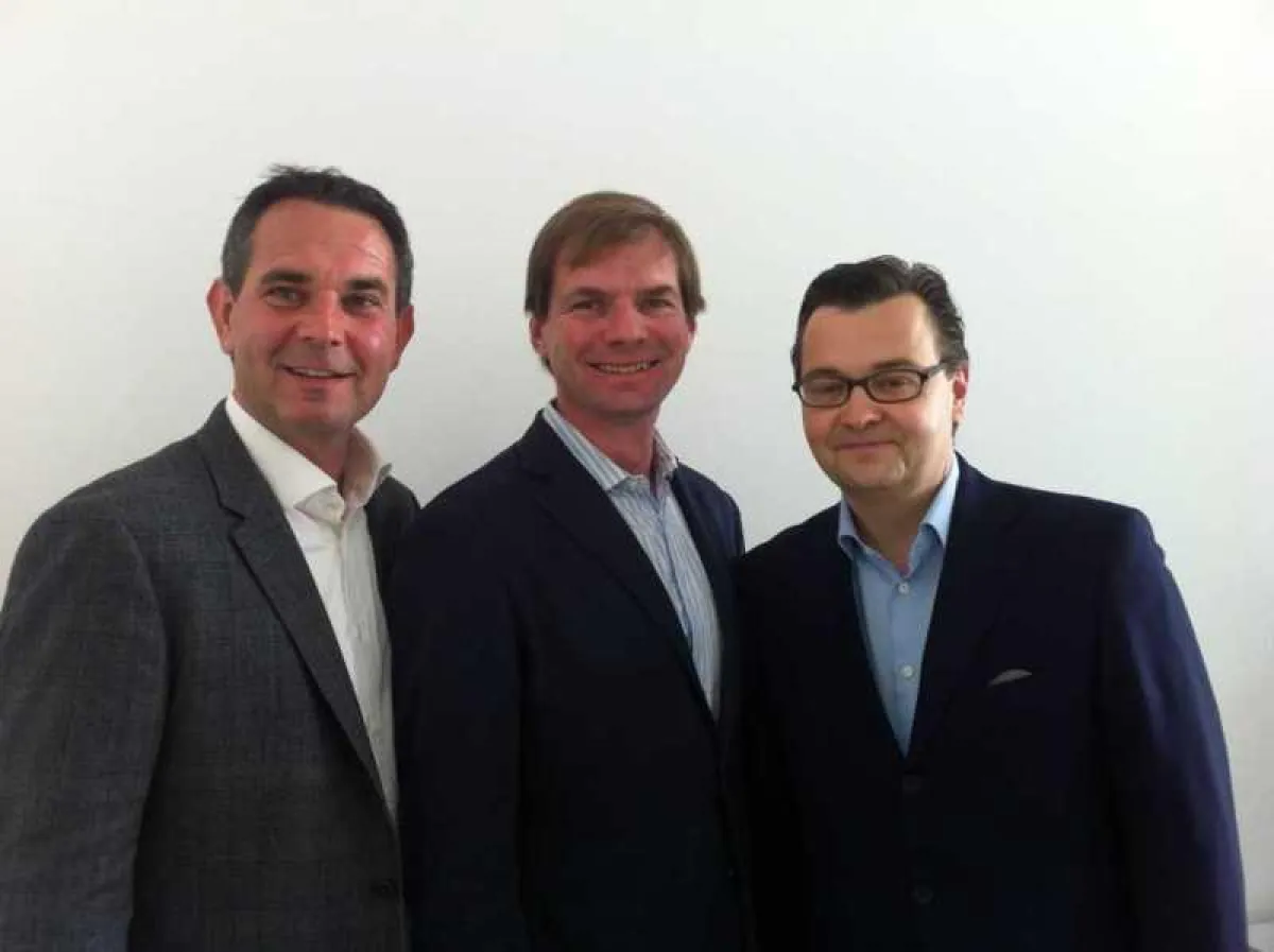 v.l.n.r.: Roland Schöberl (GF MCP), Klaus Hockl (GF CARDBOX Packaging), Michael Kübeck (GF i4g)