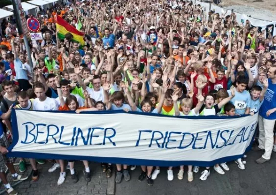 Bild: Der Friedenslauf – die sportliche Friedensdemonstration mitten in Berlin