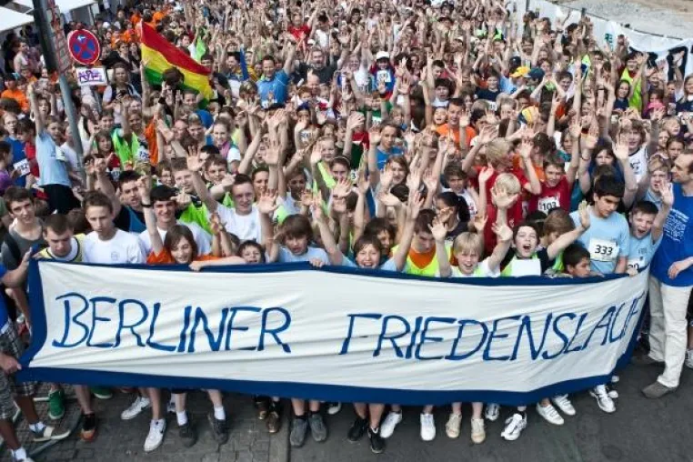 Bild: Der Friedenslauf – die sportliche Friedensdemonstration mitten in Berlin
