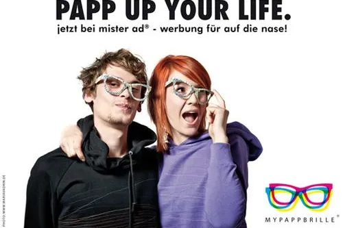 Bild: MyPappbrille bei mister ad - Werbung für auf die Nase