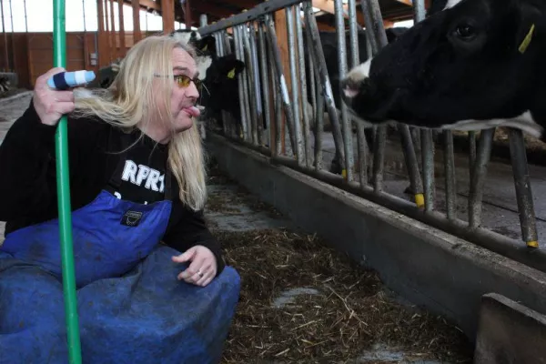 „Der Rocker rackert“ zum letzten Mal – als Bauer in Abtweiler Bild: „Der Rocker rackert“ zum letzten Mal – als Bauer in Abtweiler