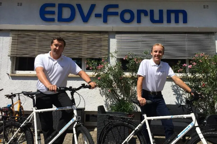 Bild: 3 Fahrräder für ein Auto