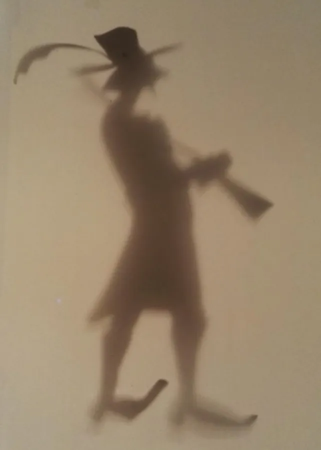 Ein Jäger für das vorweihnachtlichtliche Schattenspiel im Artemio. Foto: Anna Kaleri