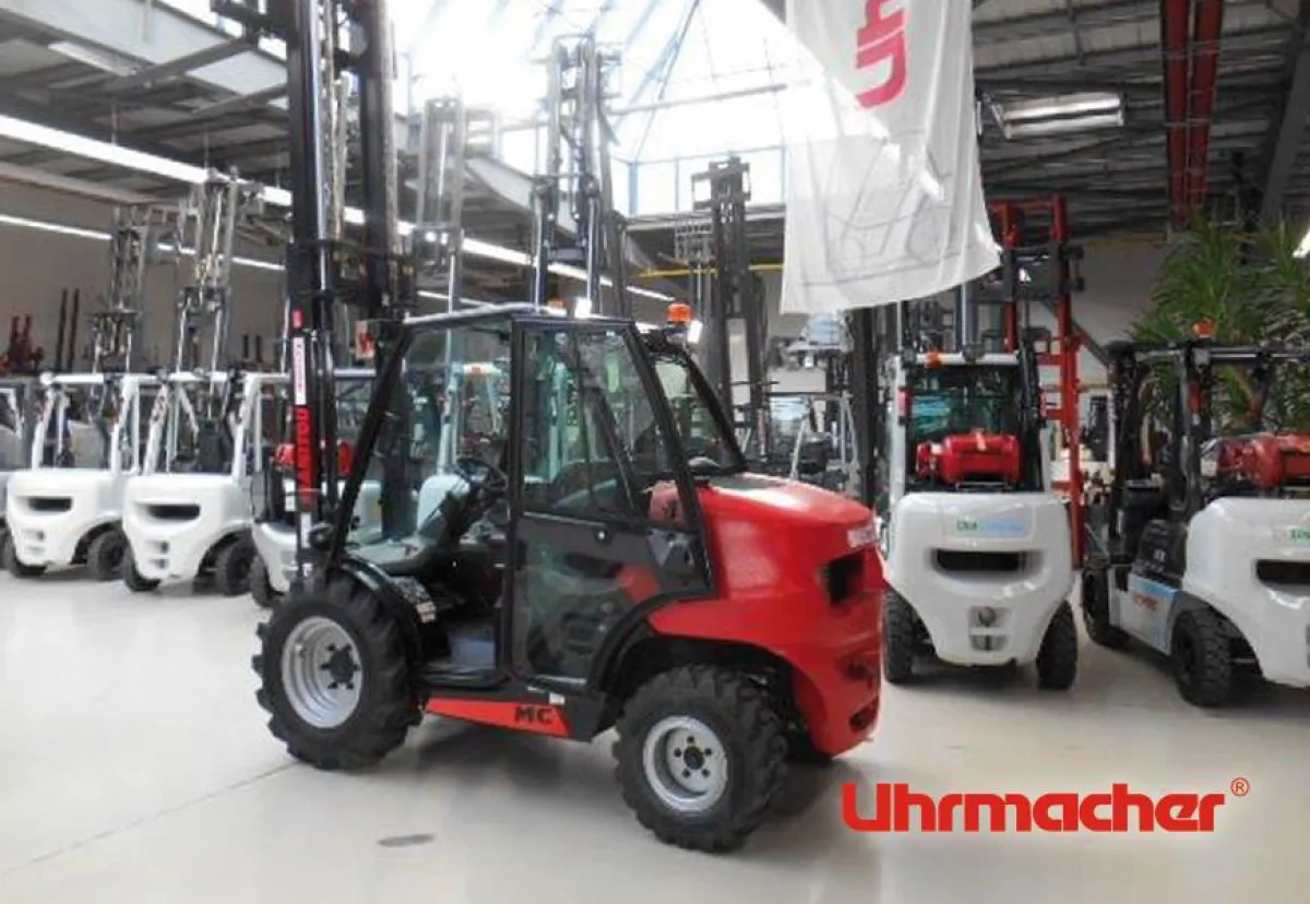 Der MC 25-4 von Manitou ist Baufahrzeug, Truck und Gabelstapler in einem.
