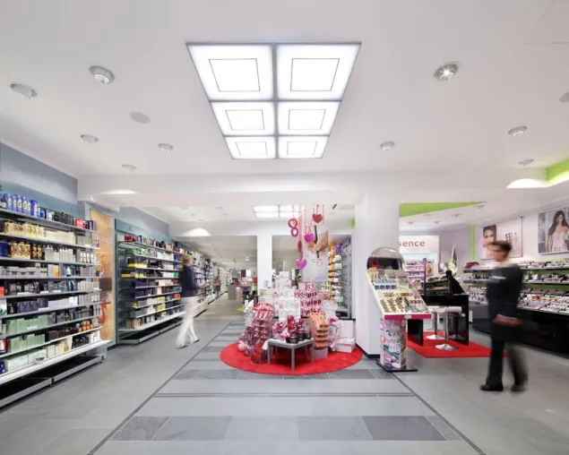 Douglas Parfümerie mit 100 Prozent LED-Beleuchtung Bild: Douglas Parfümerie mit 100 Prozent LED-Beleuchtung