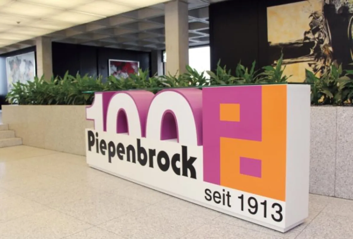 Zum 100-jährigen Jubiläum zeigt eine Ausstellung im Piepenbrock Service Center Osnabrück die Histori
