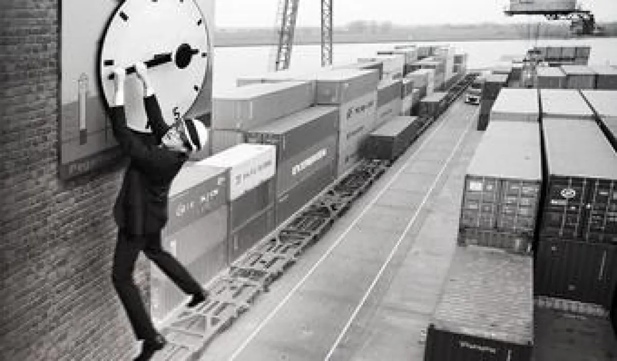 Contargo-Kalender 2017 mit Bildmontage in Anlehnung an einen Stummfilm-Klassiker (© Contargo)