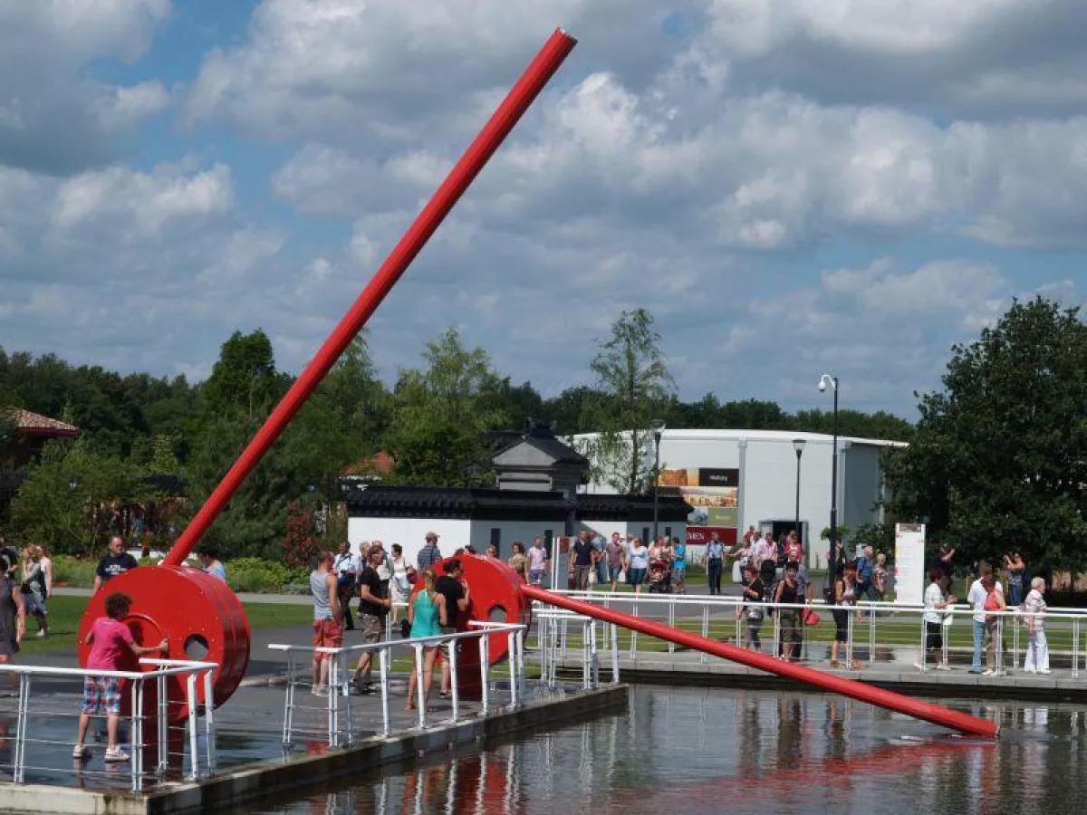 8,1 m lang, 3,5 t schwer, von Kinderhand bedienbar: Die für die Floriade 2012 in Venlo, Niederlande,