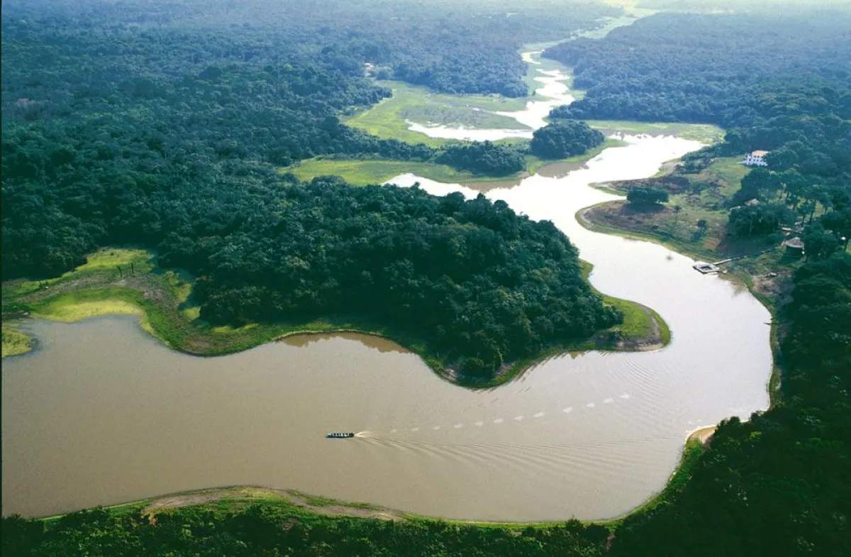 Ein Erlebnis: Flusskreuzfahrt durch die endlose Weite des Amazonas
