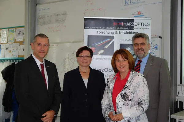 Bild: MdB Heike Brehmer (CDU) besucht Wernigeröder Kommunikationstechniklabor der Hochschule Harz