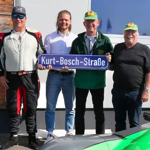 Nürburgring, 27. Mai 2023: Ehrung legendärer Nürburgring-Rennleiter Kurt Bosch durch den DAMC 05 Bild: Nürburgring, 27. Mai 2023: Ehrung legendärer Nürburgring-Rennleiter Kurt Bosch durch den DAMC 05