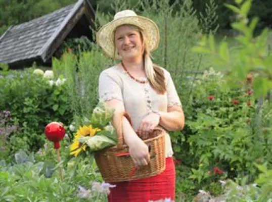 Bild: Den Geheimnissen der Natur auf der Spur: Kräuterwanderungen rund um Werfenweng