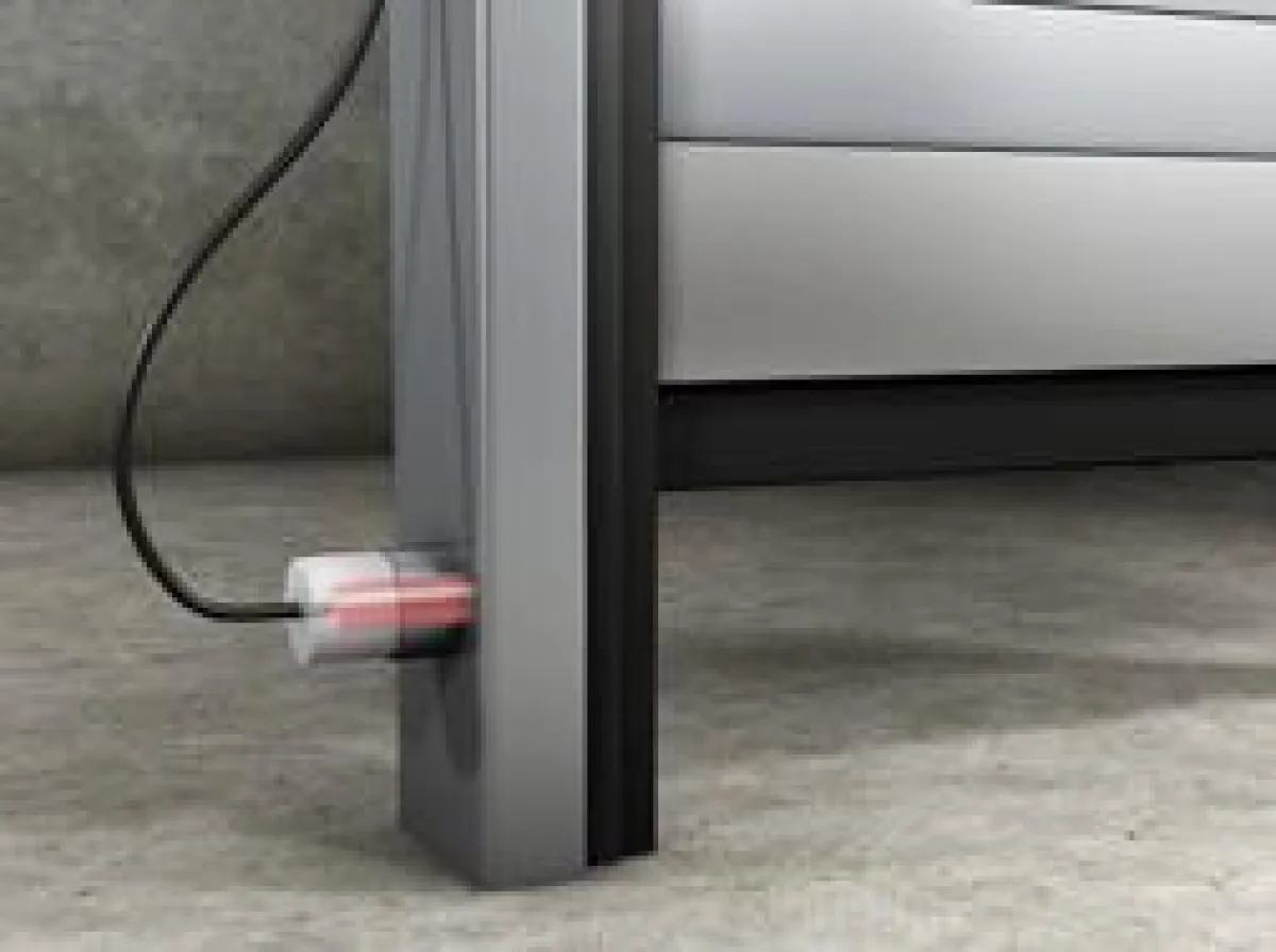 Automatische Verriegelung für Rolltore geöffnet (Foto: Novoferm Riexinger)