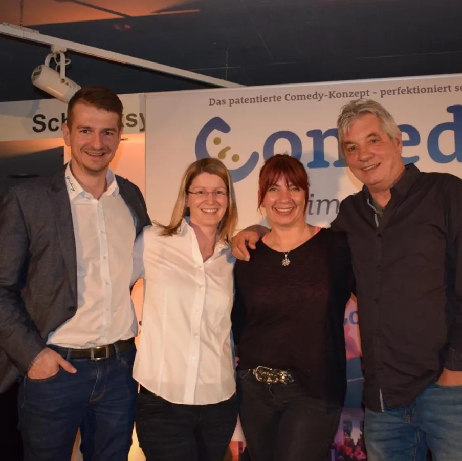 Inhaber Sven und Rona Schaller mit Dagmar Schönleber und Jürgen Scheugenpflug