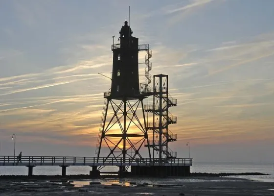 Bild: Steiler Aufstieg für Spitzenweine - inzigartige VDP-Weinverkostung auf dem Leuchtturm Obereversand