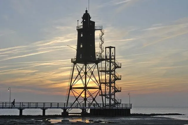 Bild: Steiler Aufstieg für Spitzenweine - inzigartige VDP-Weinverkostung auf dem Leuchtturm Obereversand