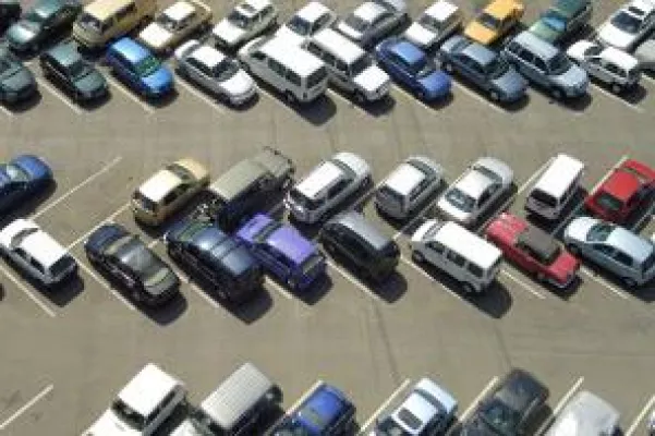 Bild: (LUX) Flughafen Luxemburg. Kann man dort günstig parken?