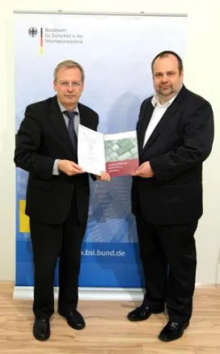 HiSolutions AG offiziell als erster Penetrationstest-Dienstleister vom BSI zertifiziert Bild: HiSolutions AG offiziell als erster Penetrationstest-Dienstleister vom BSI zertifiziert