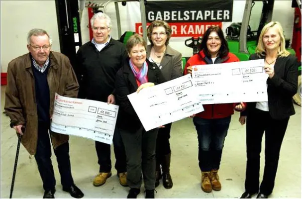 Bild: Gabelstapler-Center Kamen spendet 35.700,- Euro an karitative Einrichtungen