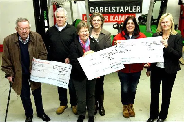 Gabelstapler-Center Kamen spendet 35.700,- Euro an karitative Einrichtungen Bild: Gabelstapler-Center Kamen spendet 35.700,- Euro an karitative Einrichtungen