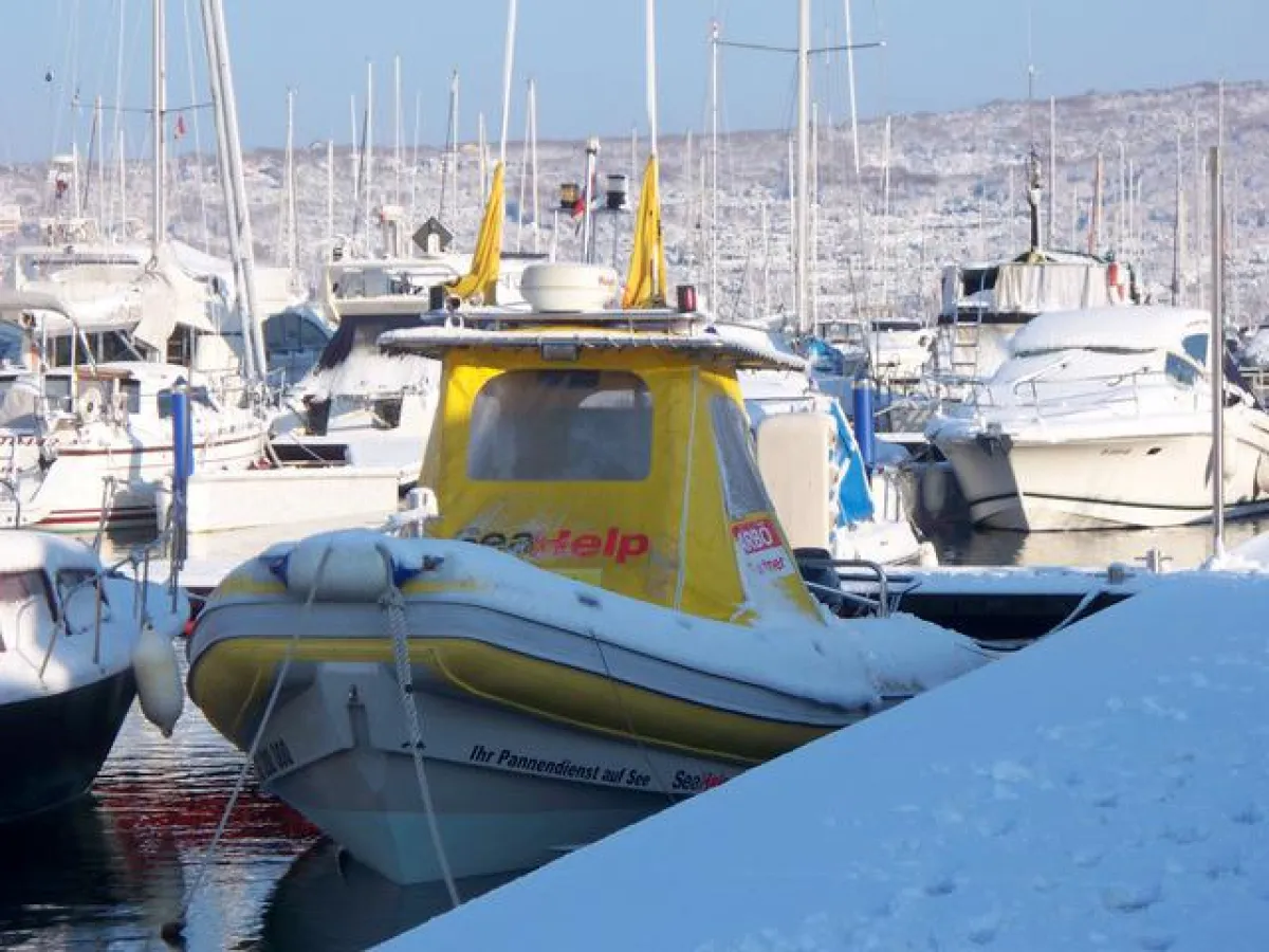 SeaHelp-Einsatzboot im Schnee